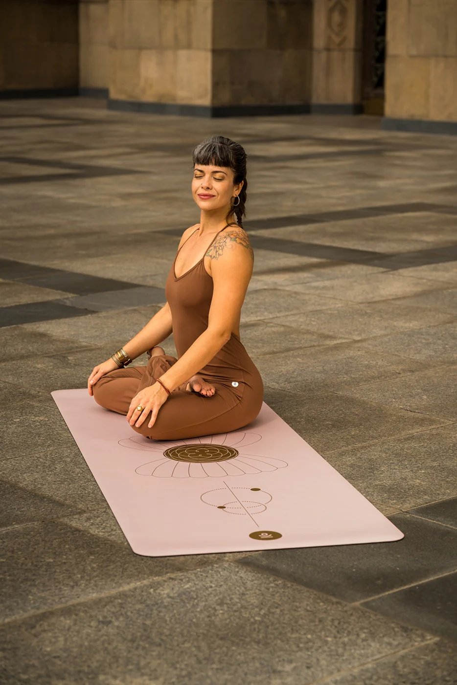 Mata kolorowa do jogi